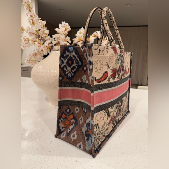 DIOR Large Floral Book Tote - Picture 4 of 10